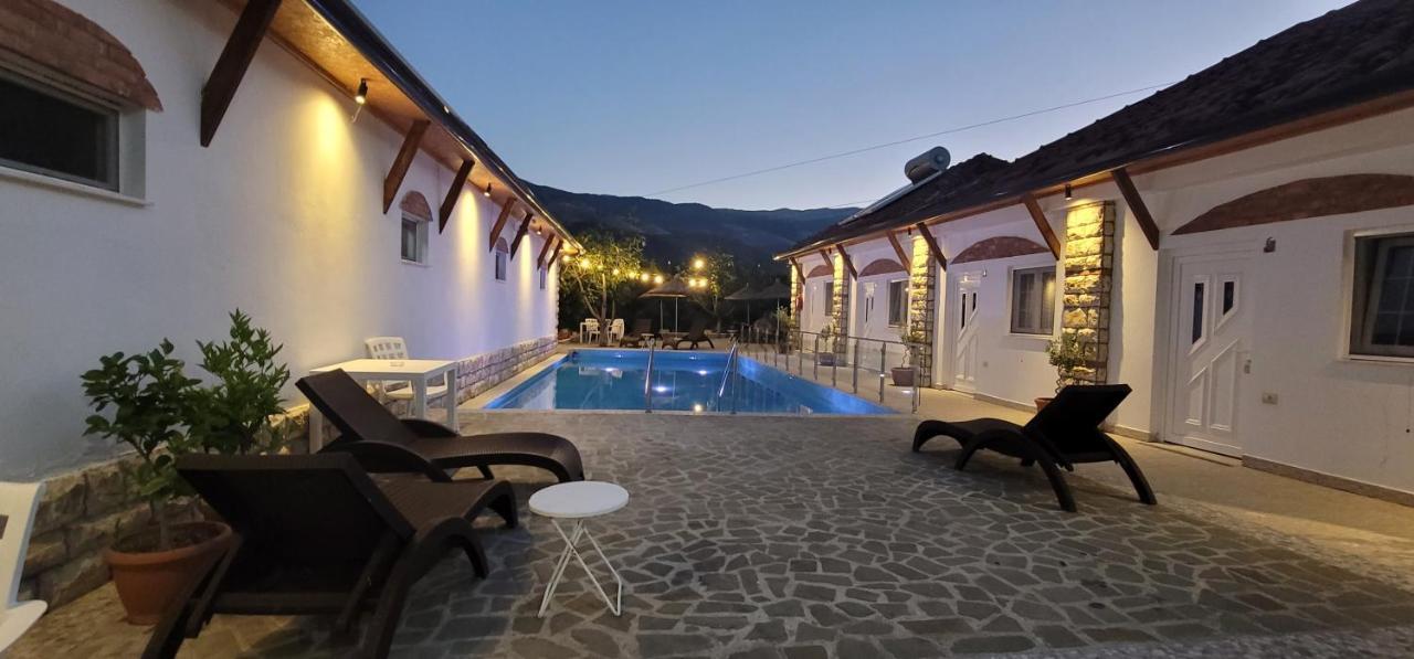 Guesthouse Lord Byron Tepelene Luaran gambar