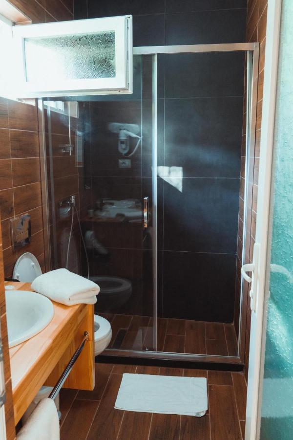 Guesthouse Lord Byron Tepelene Luaran gambar